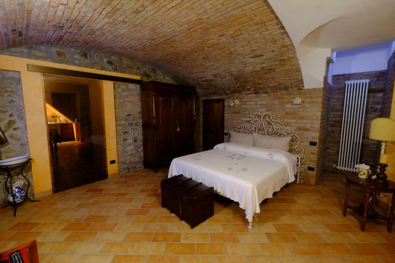 B&B La Corte Suites Salice Terme Εξωτερικό φωτογραφία
