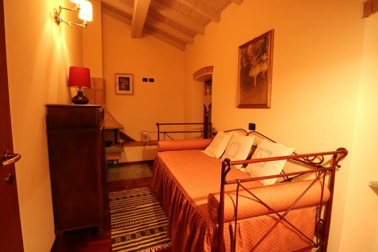 B&B La Corte Suites Salice Terme Εξωτερικό φωτογραφία